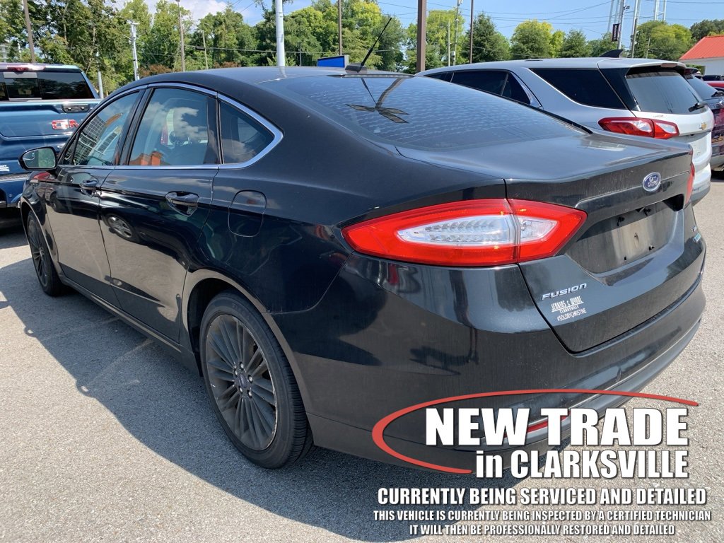 2014 Ford Fusion SE photo 2