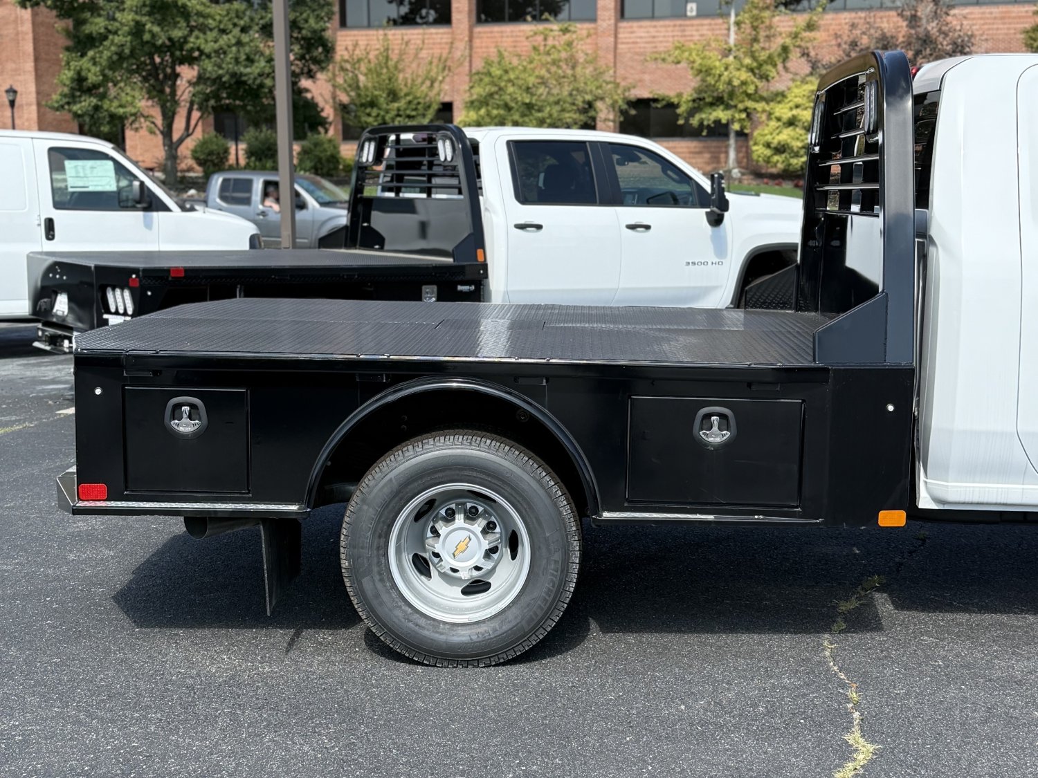 2025 Chevrolet Silverado 3500HD Work Truck photo 2