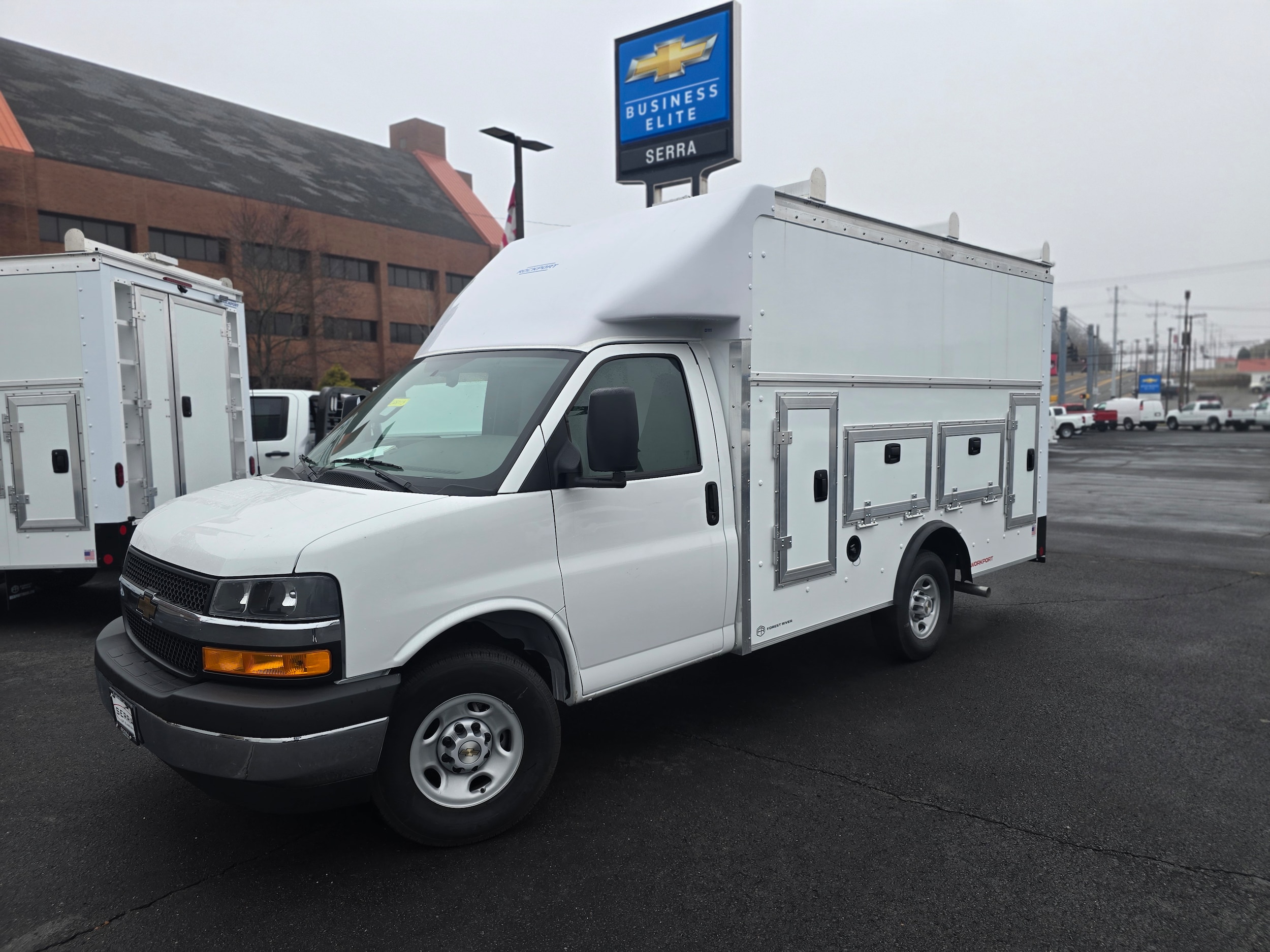 2025 Chevrolet Express Cutaway Base's photo