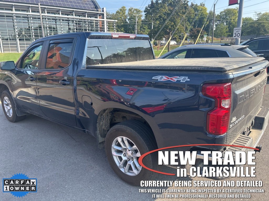 2022 Chevrolet Silverado photo 3
