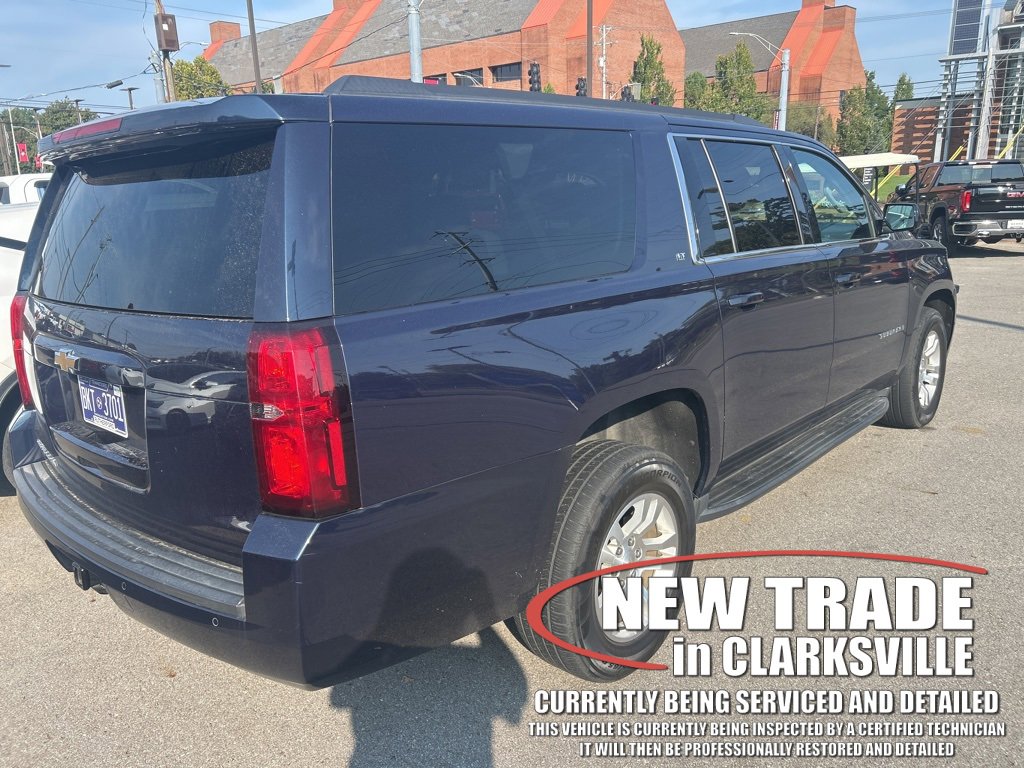 2019 Chevrolet Suburban LT photo 4