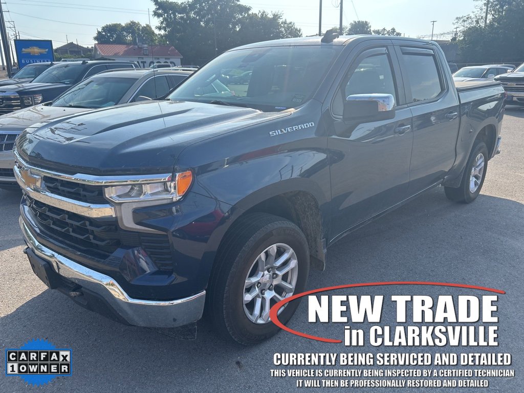 2022 Chevrolet Silverado photo 2