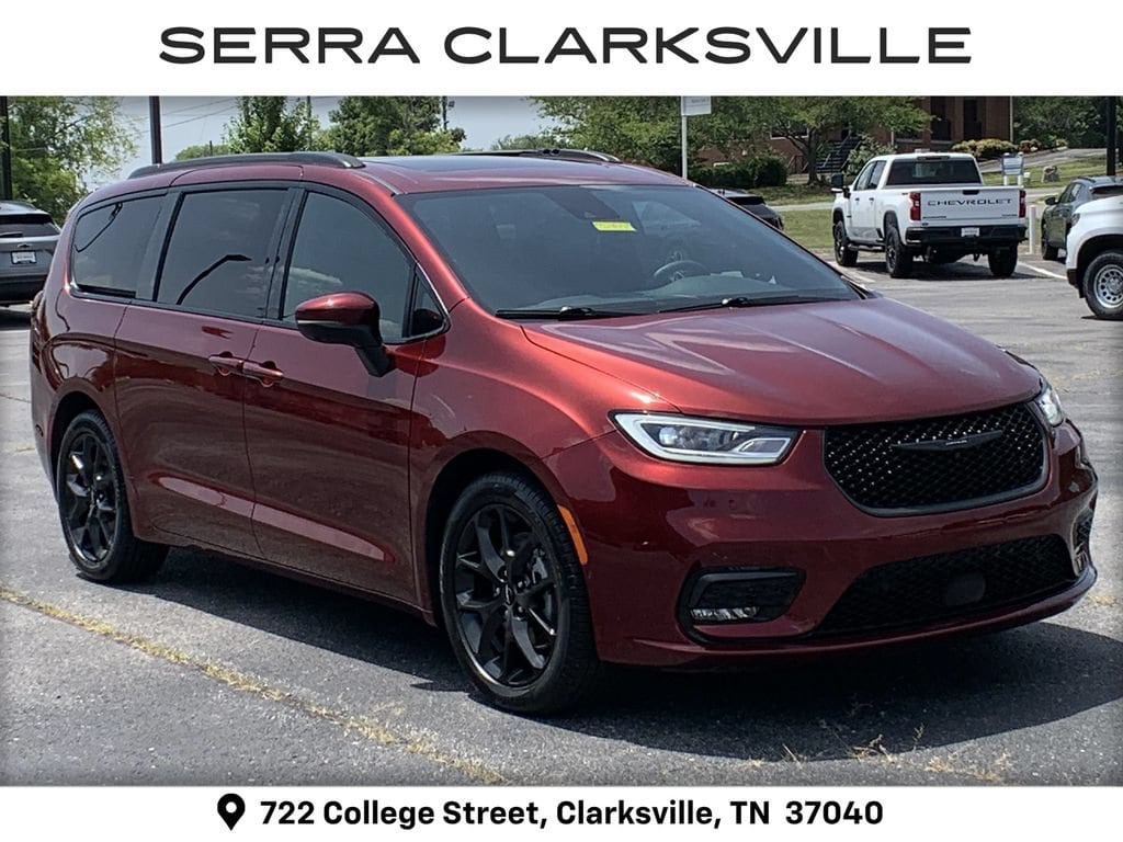 2023 Chrysler Pacifica Touring L's photo