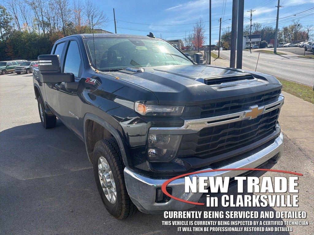 2024 Chevrolet Silverado 3500HD LT photo 2