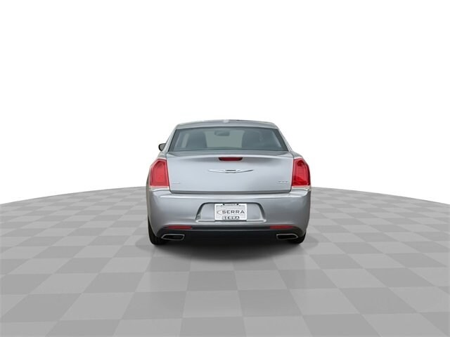 Used 2017 Chrysler 300 Limited with VIN 2C3CCARG9HH591421 for sale in Southfield, MI