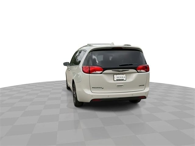 Used 2019 Chrysler Pacifica Limited with VIN 2C4RC1GG6KR617614 for sale in Southfield, MI
