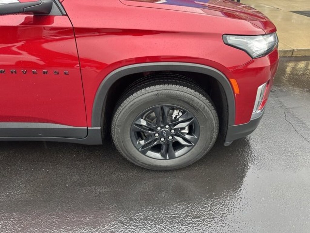 Used 2023 Chevrolet Traverse LT Cloth SUV