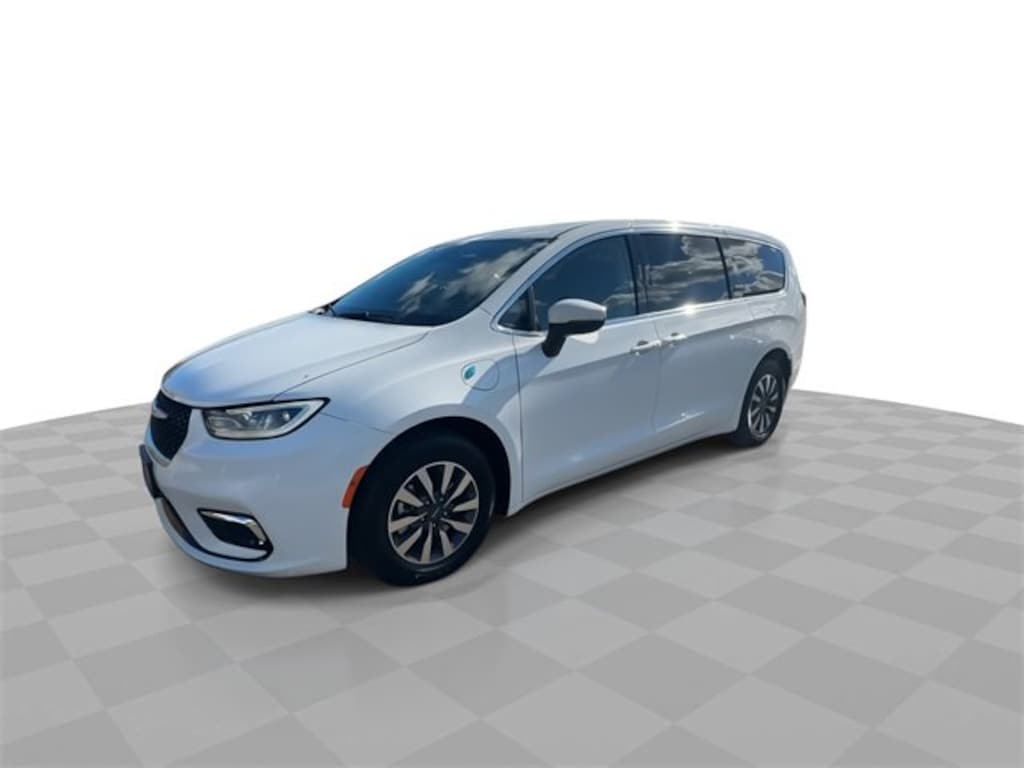 Used 2023 Chrysler Pacifica Hybrid Touring L Minivan