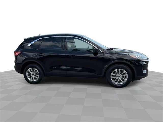 Used 2020 Ford Escape SE with VIN 1FMCU9G68LUC61661 for sale in Southfield, MI