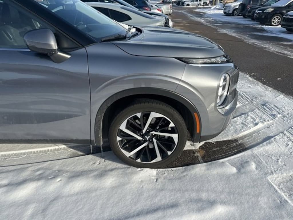 Used 2023 Mitsubishi Outlander SE
