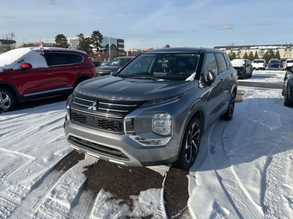 Used 2023 Mitsubishi Outlander SE