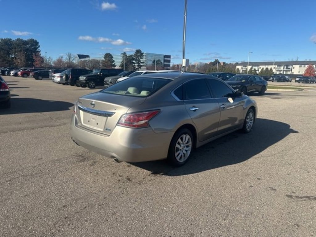 Used 2014 Nissan Altima 2.5 S Sedan