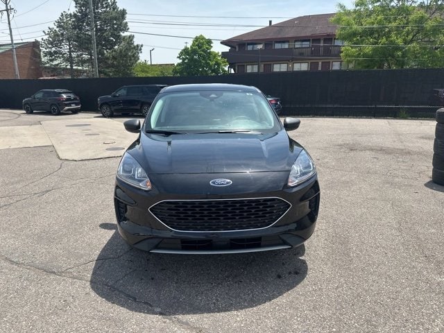 Used 2022 Ford Escape SE with VIN 1FMCU9G67NUA31354 for sale in Southfield, MI