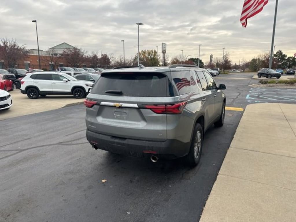 Used 2023 Chevrolet Traverse LT Cloth SUV