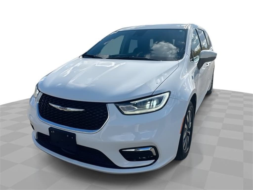 Used 2023 Chrysler Pacifica Hybrid Touring L Minivan