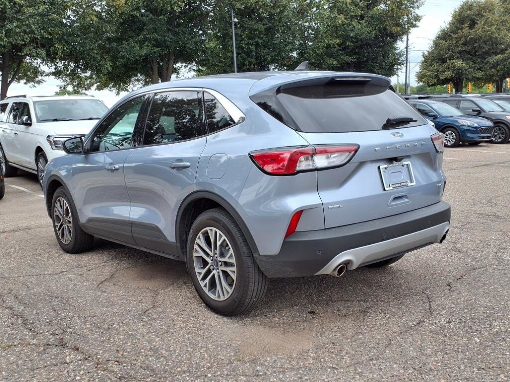 2022 Ford Escape SEL photo 2