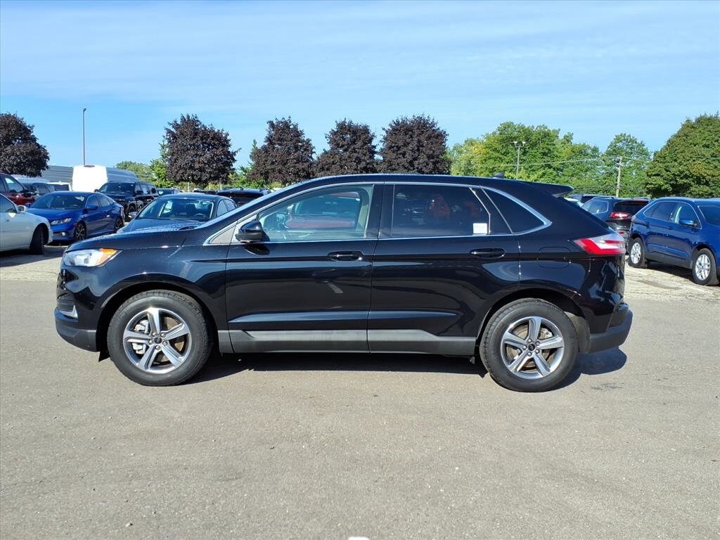 2023 Ford Edge SEL photo 2