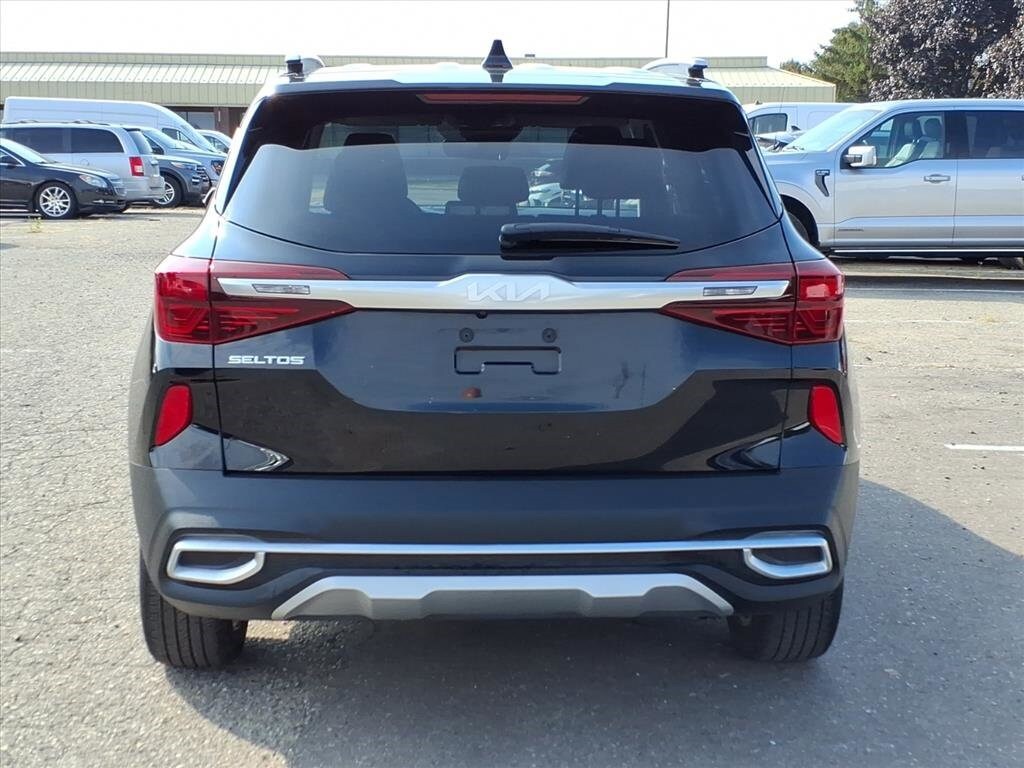 2023 Kia Seltos S Nightfall Edition photo 4