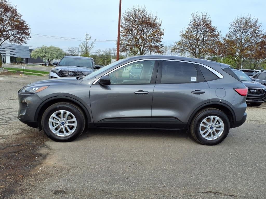 Used 2022 Ford Escape SE with VIN 1FMCU9G65NUB69636 for sale in Farmington, MI