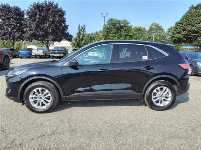 Used 2022 Ford Escape SE with VIN 1FMCU9G67NUB69752 for sale in Farmington, MI