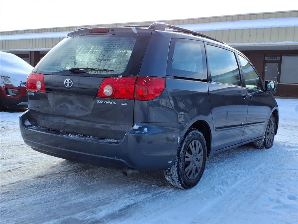 2006 Toyota Sienna CE photo 4