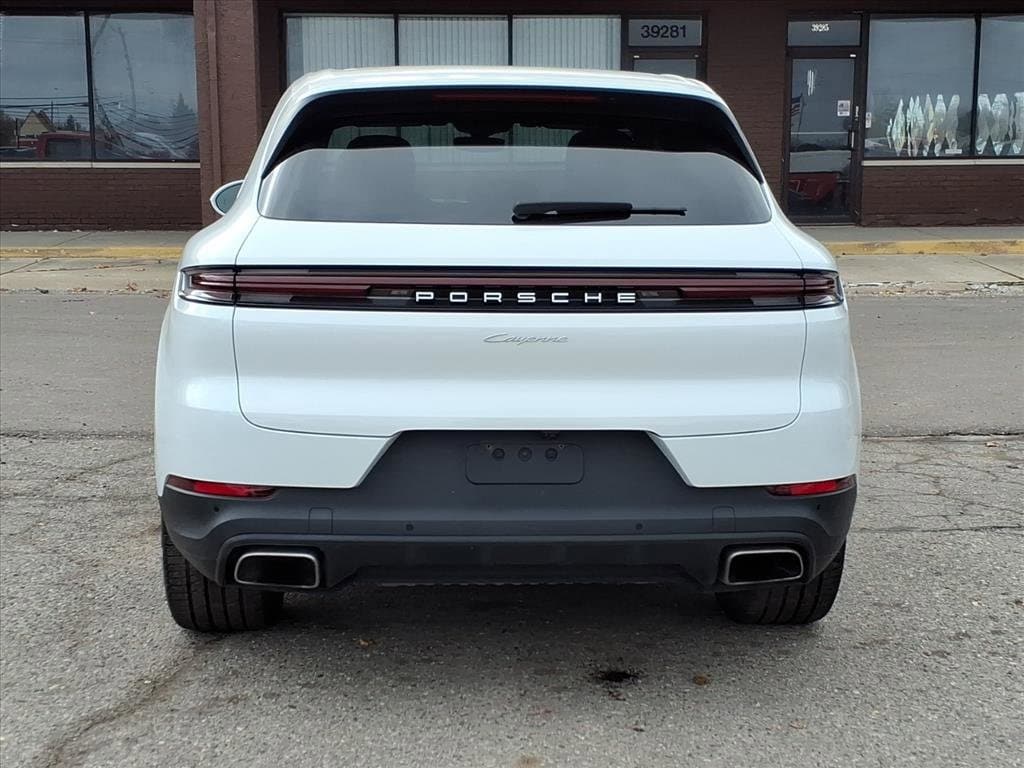 2024 Porsche Cayenne Base photo 3