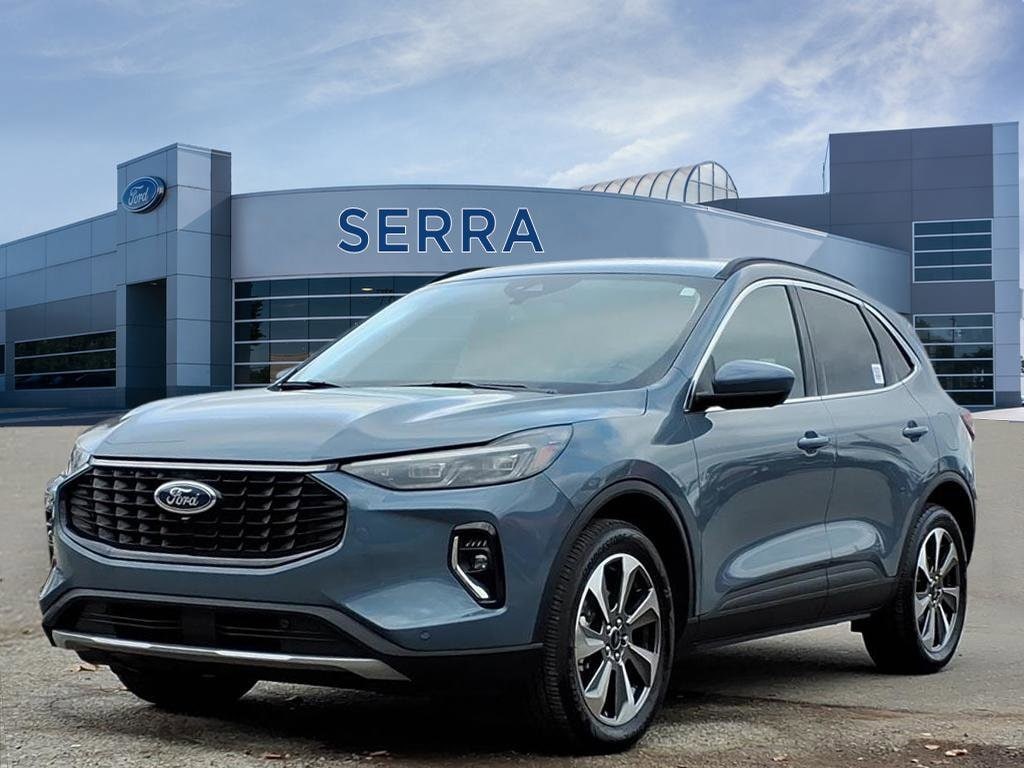2023 Ford Escape Platinum's photo