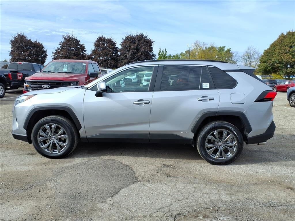 2024 Toyota RAV4 Hybrid XLE Premium photo 2