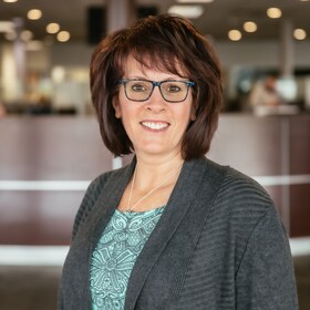 Staff member Lynda DeRosia from ab396a1b0419