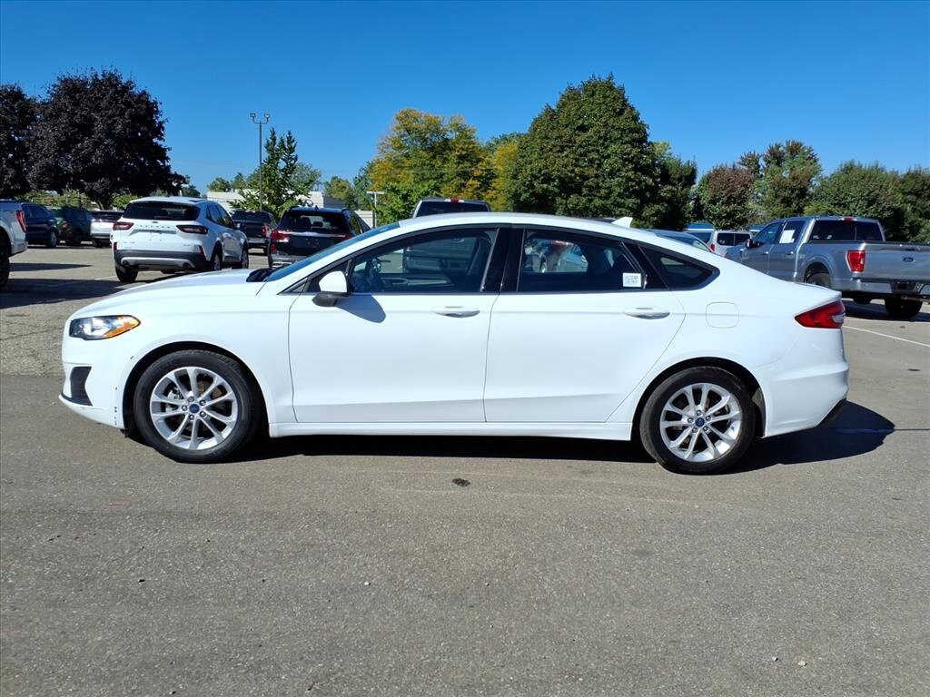 2020 Ford Fusion SE photo 2