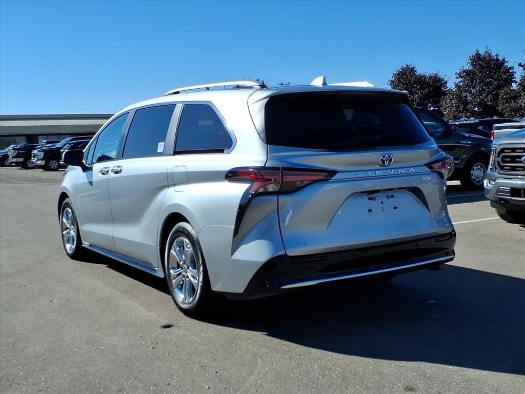 2022 Toyota Sienna Platinum photo 3