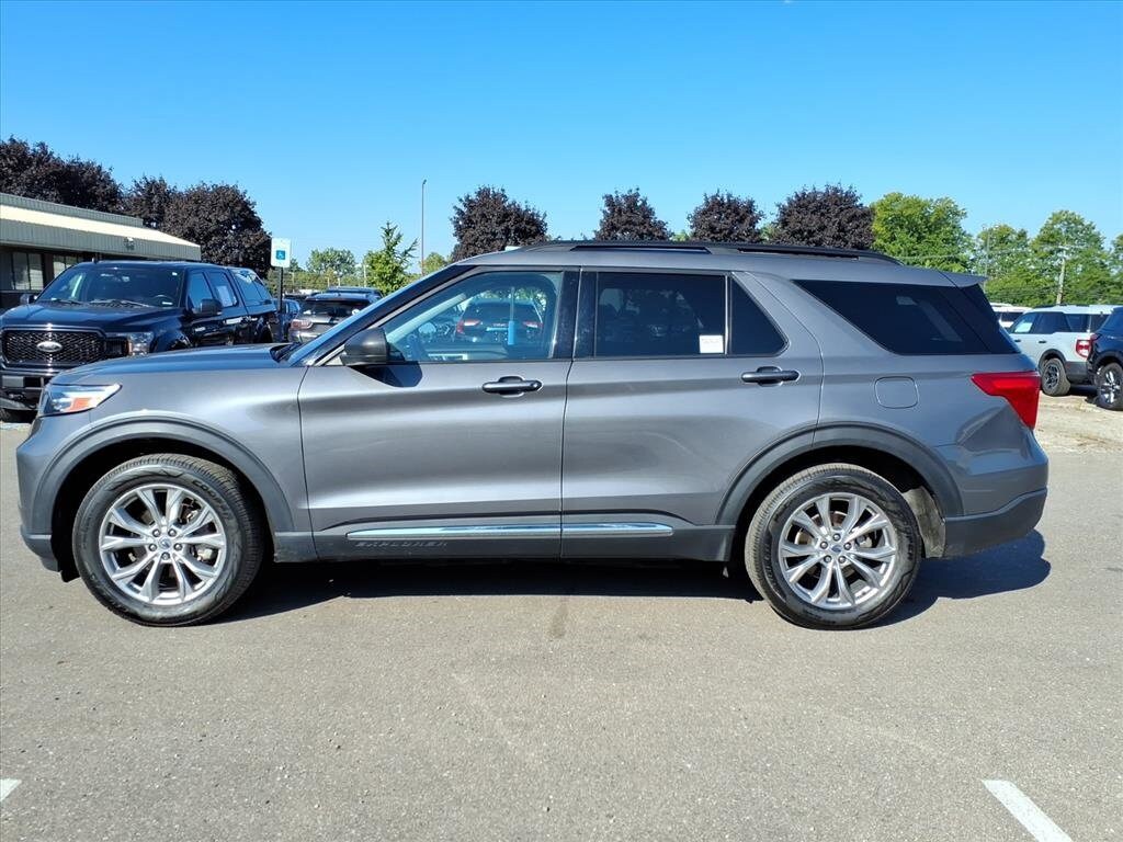 2021 Ford Explorer XLT photo 2