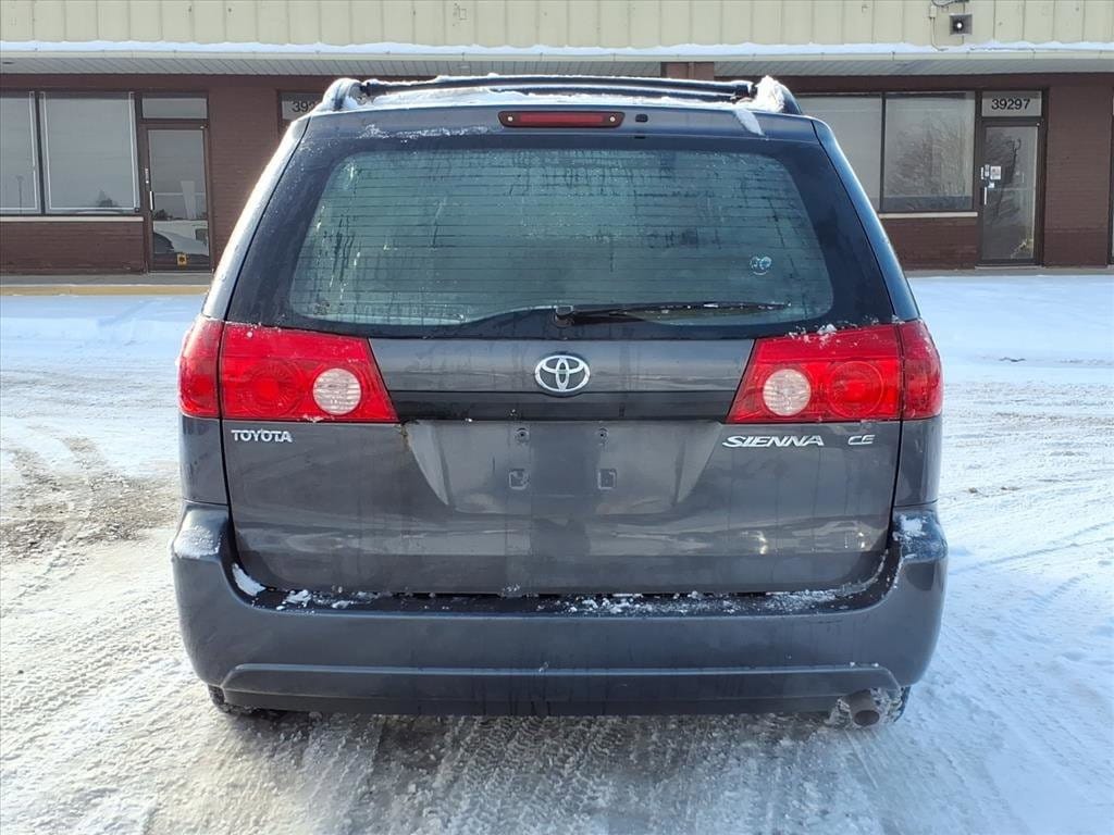 2006 Toyota Sienna CE photo 3