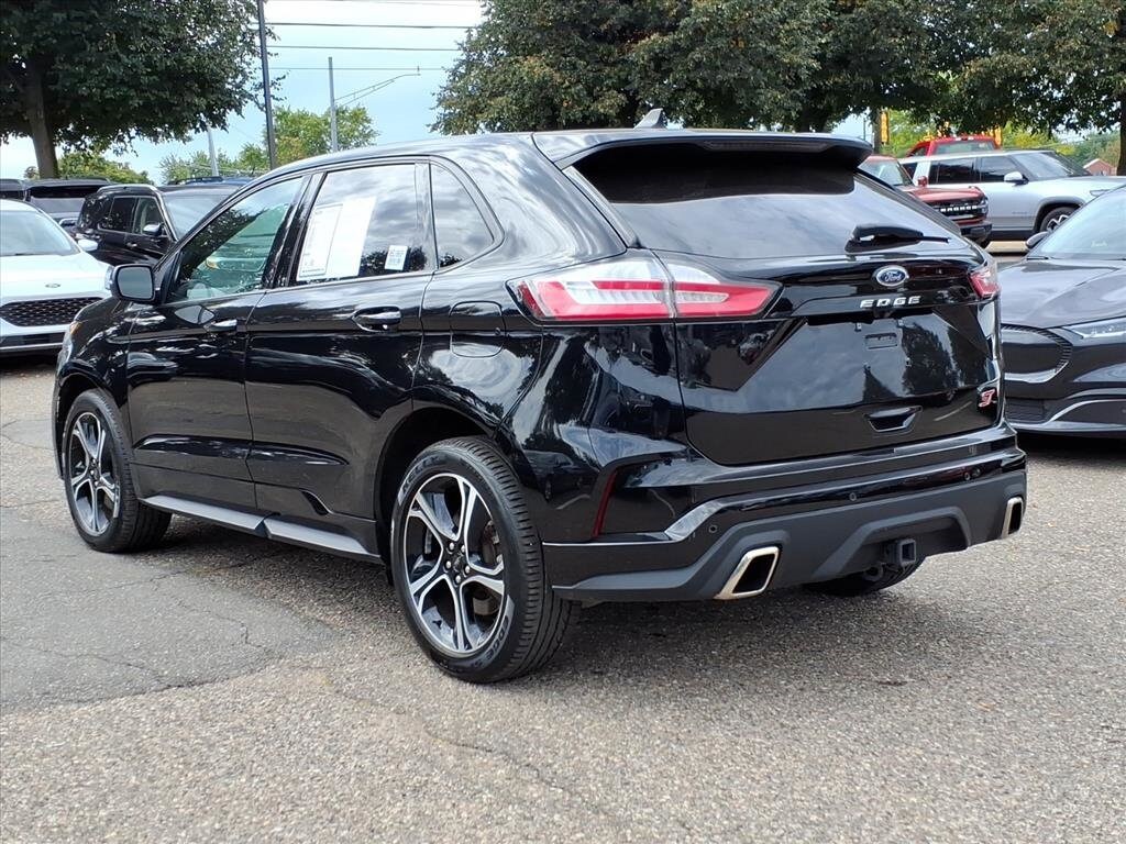 2022 Ford Edge ST photo 2