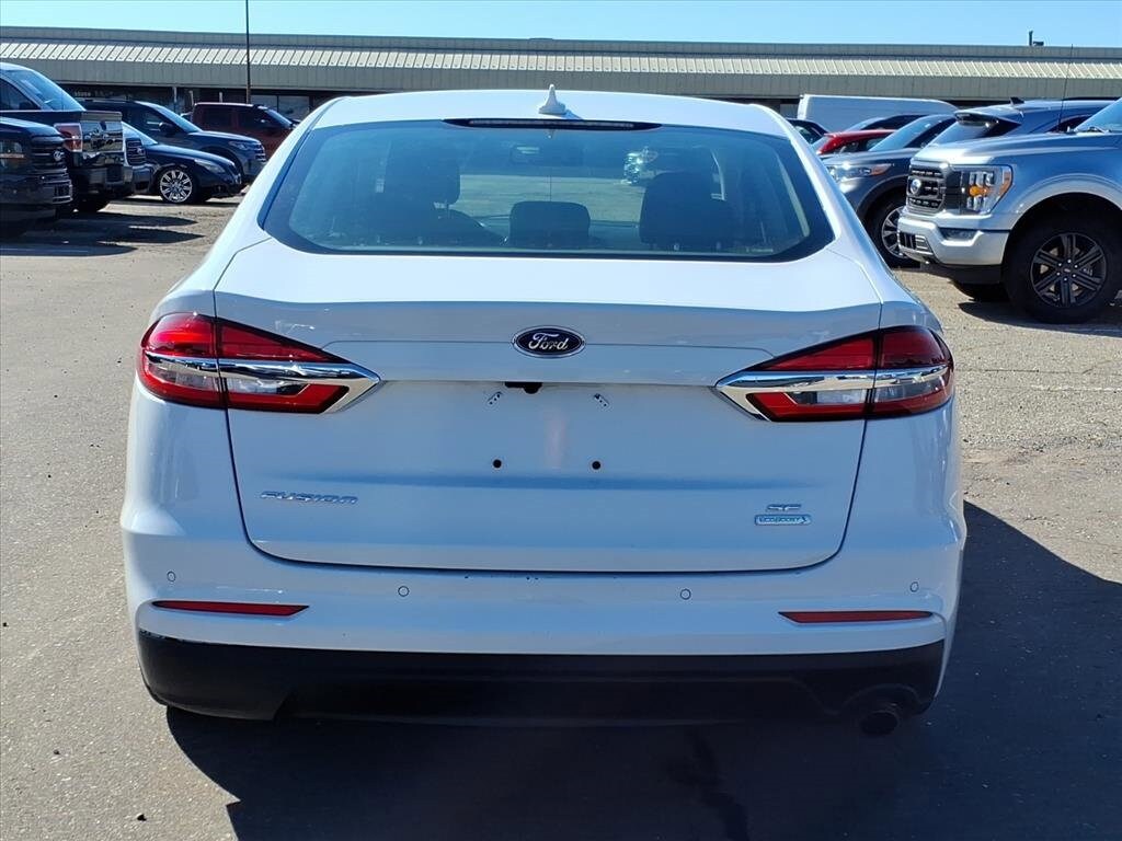 2020 Ford Fusion SE photo 4