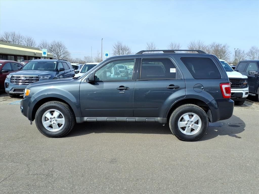 Used 2009 Ford Escape XLT with VIN 1FMCU03729KA22301 for sale in Farmington Hills, MI
