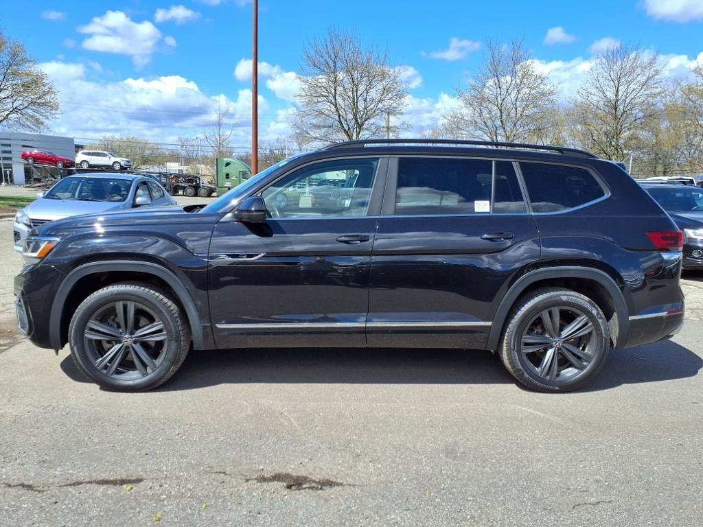 Used 2021 Volkswagen Atlas SE w/Tech R-Line with VIN 1V2PR2CA1MC541338 for sale in Farmington, MI