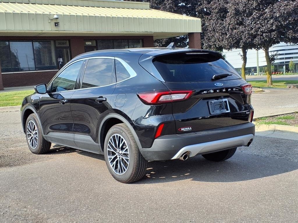 2025 Ford Escape photo 2