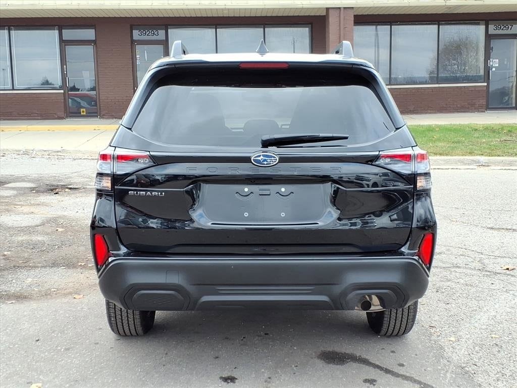 2025 Subaru Forester Premium photo 4