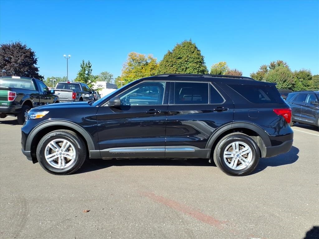 2023 Ford Explorer XLT photo 2