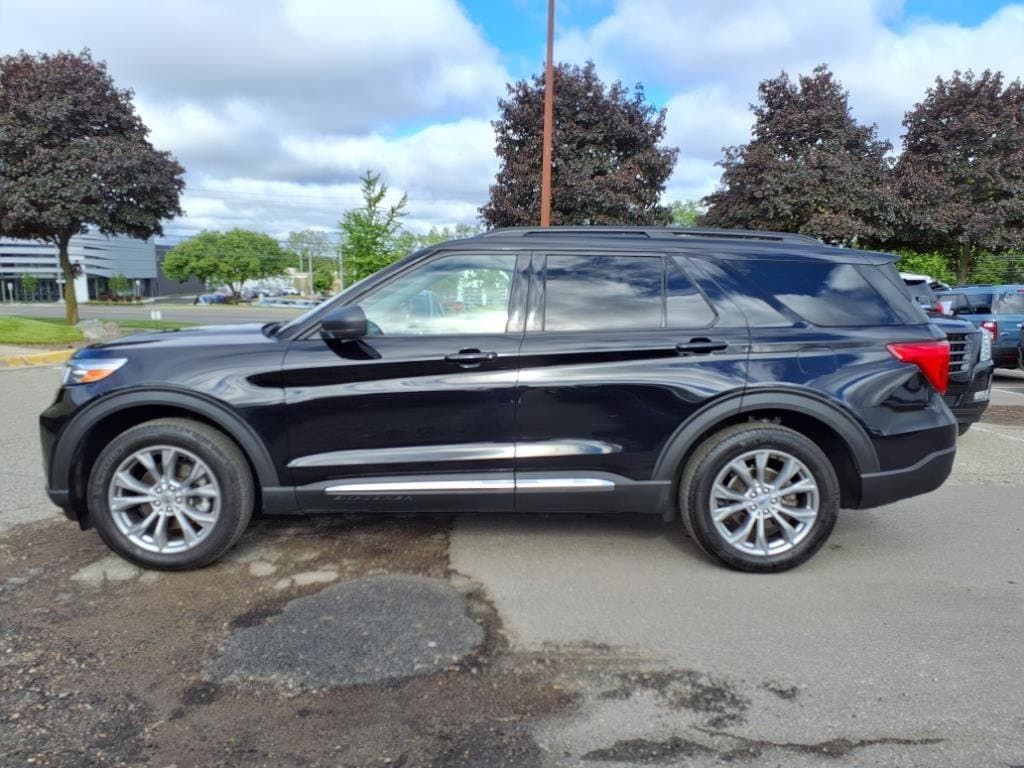 Used 2022 Ford Explorer XLT with VIN 1FMSK8DH3NGA23932 for sale in Farmington, MI