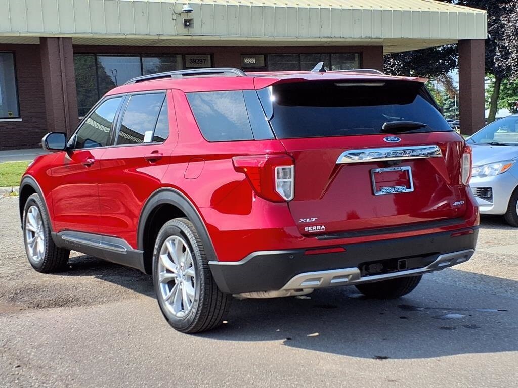 2023 Ford Explorer XLT photo 3