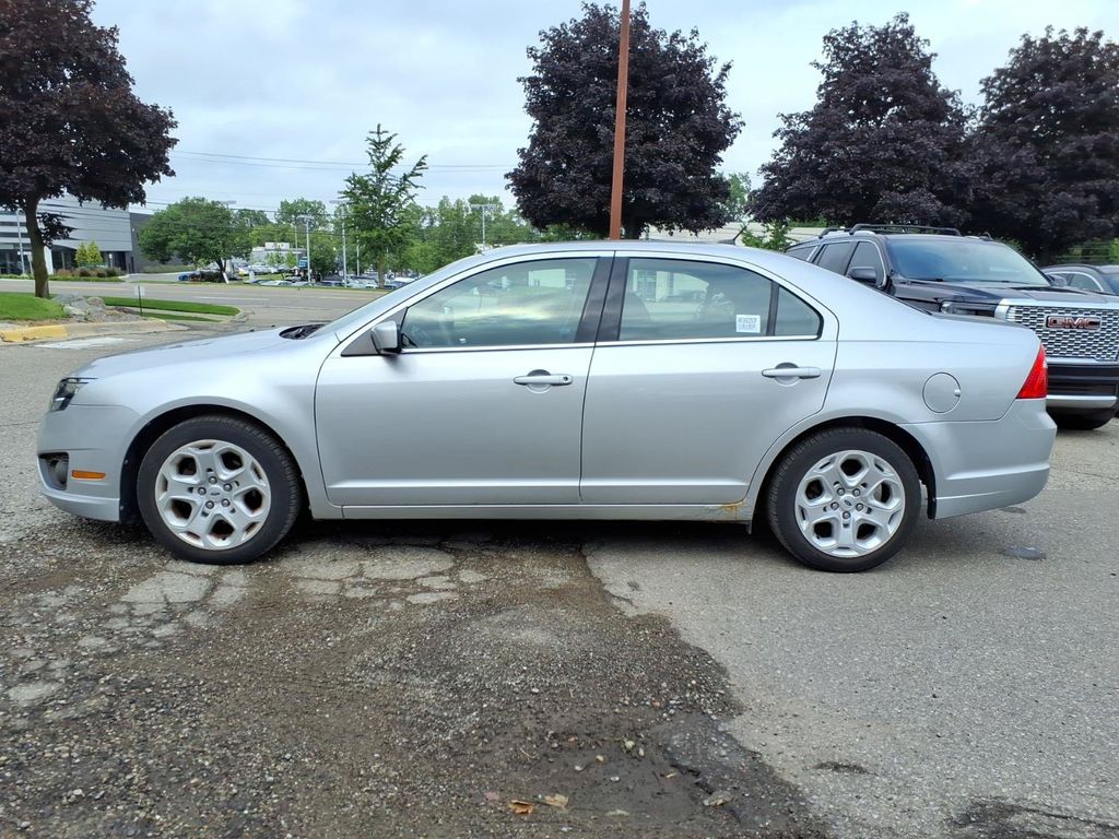 Used 2010 Ford Fusion SE with VIN 3FAHP0HA5AR366250 for sale in Farmington Hills, MI