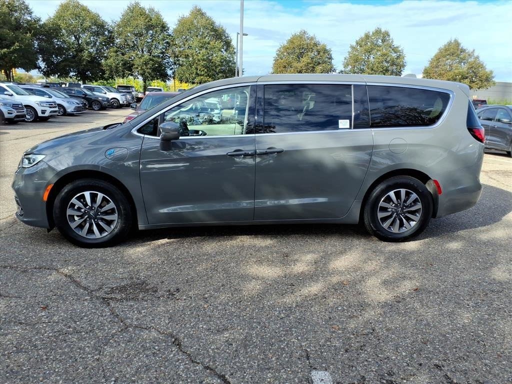 Used 2022 Chrysler Pacifica Hybrid Touring L Passenger Van