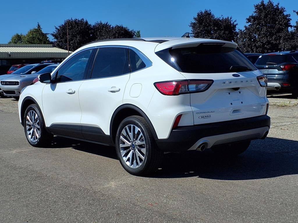 2022 Ford Escape Titanium photo 2