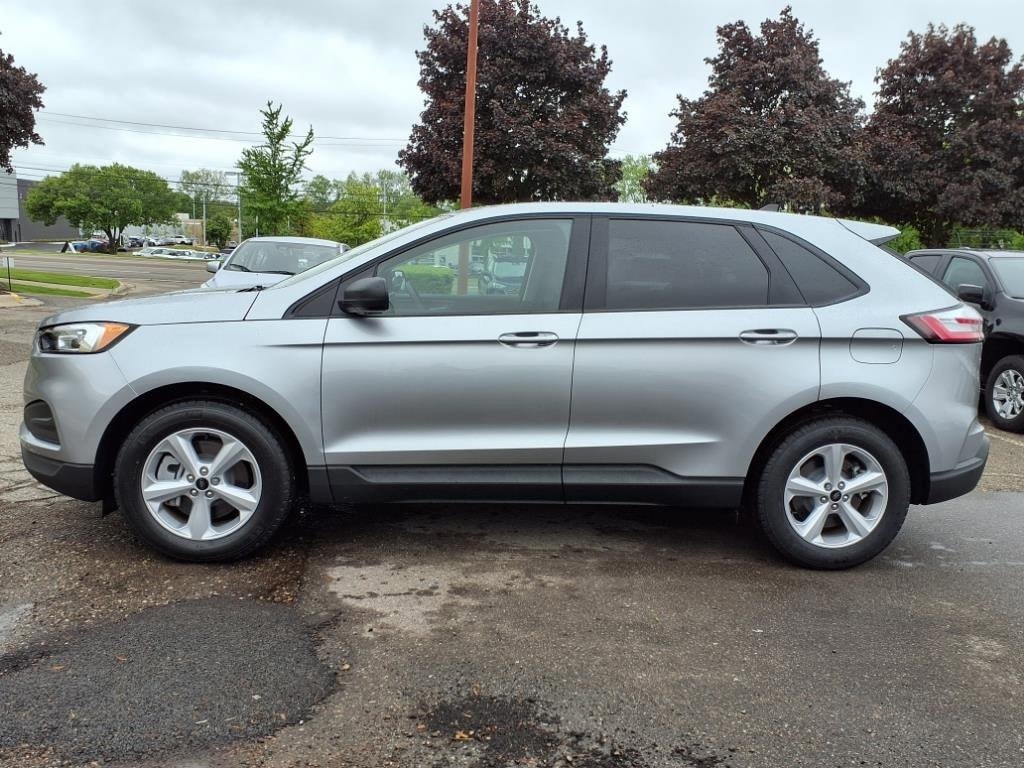 Used 2024 Ford Edge SE with VIN 2FMPK4G94RBB25143 for sale in Farmington, MI