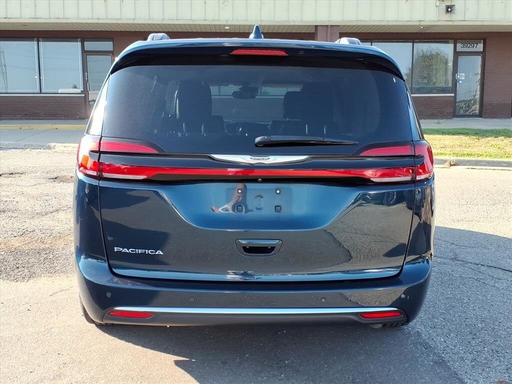 2022 Chrysler Pacifica Touring L photo 4