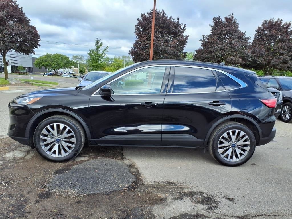 Used 2022 Ford Escape Titanium with VIN 1FMCU9J93NUB55172 for sale in Farmington, MI
