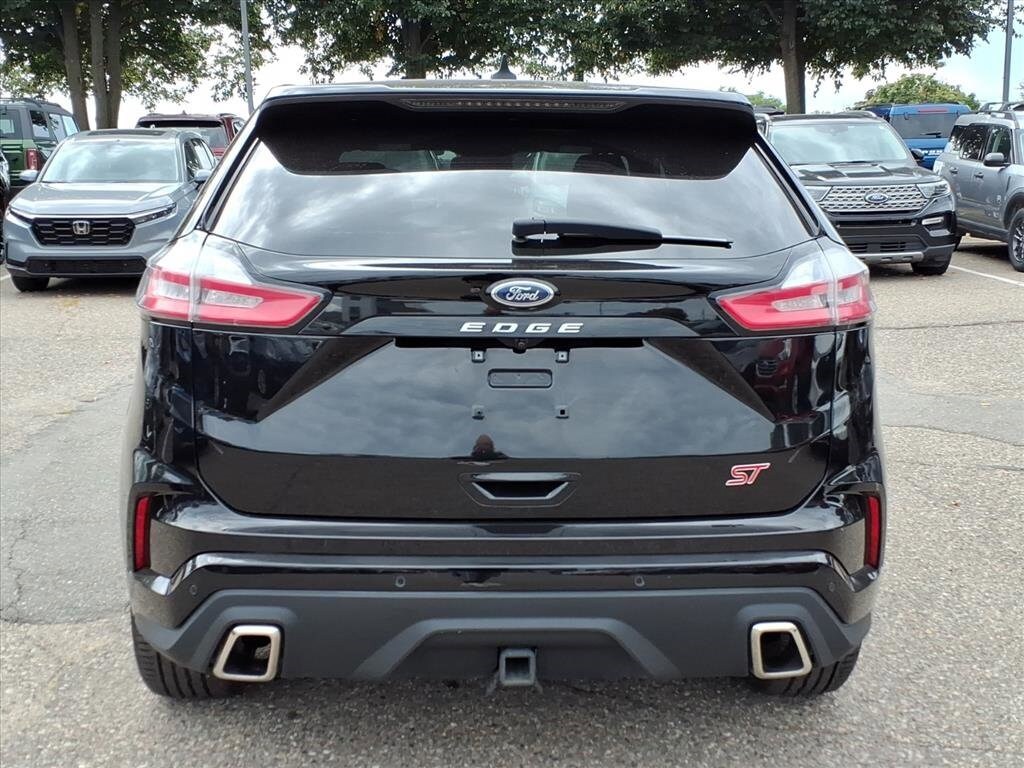 2022 Ford Edge ST photo 3