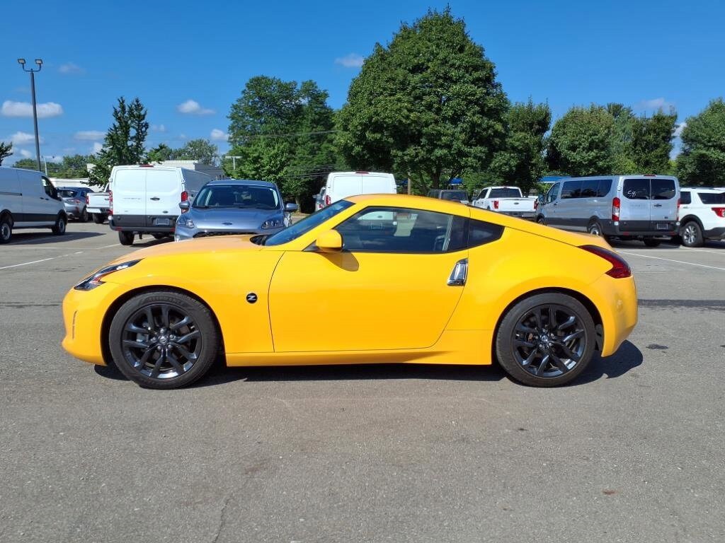 2019 Nissan 370Z Base photo 2
